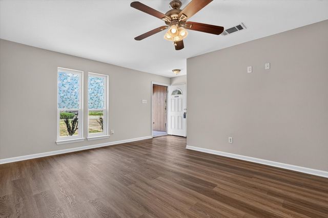 624 Hallvale Drive, White Settlement, TX 76108