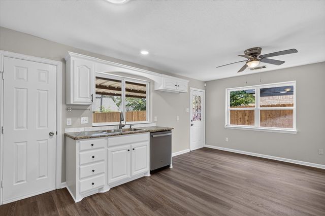 624 Hallvale Drive, White Settlement, TX 76108