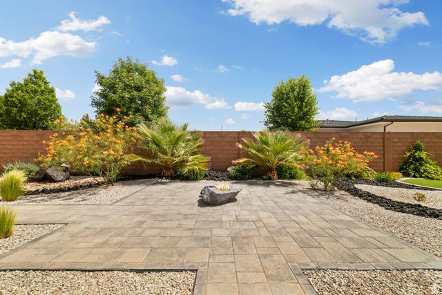 74 W ELINOR LN, Washington, UT 84780