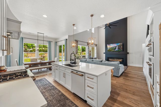 74 W ELINOR LN, Washington, UT 84780