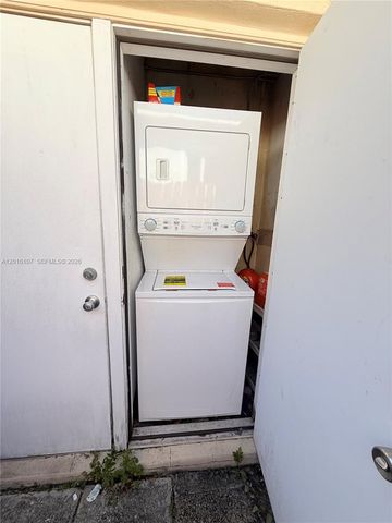 825 S 20th Ave A, Hollywood, FL 33020