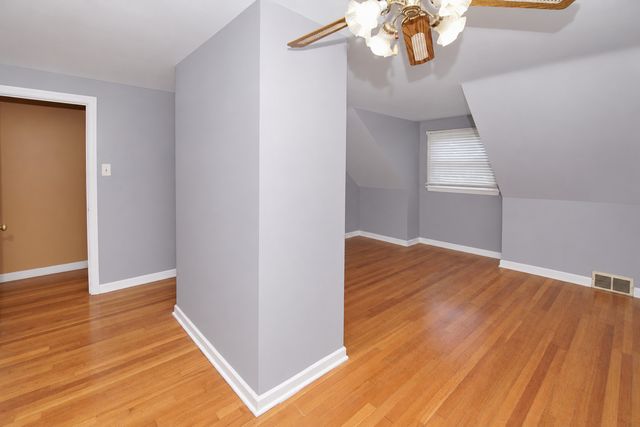 32 S College Street, Batavia, IL 60510