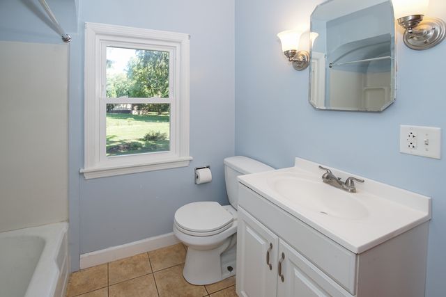 32 S College Street, Batavia, IL 60510