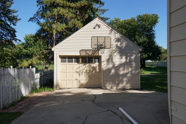 32 S College Street, Batavia, IL 60510