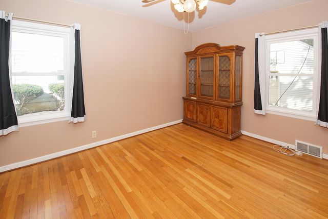 32 S College Street, Batavia, IL 60510