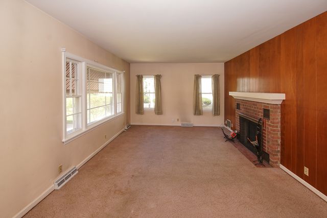 32 S College Street, Batavia, IL 60510