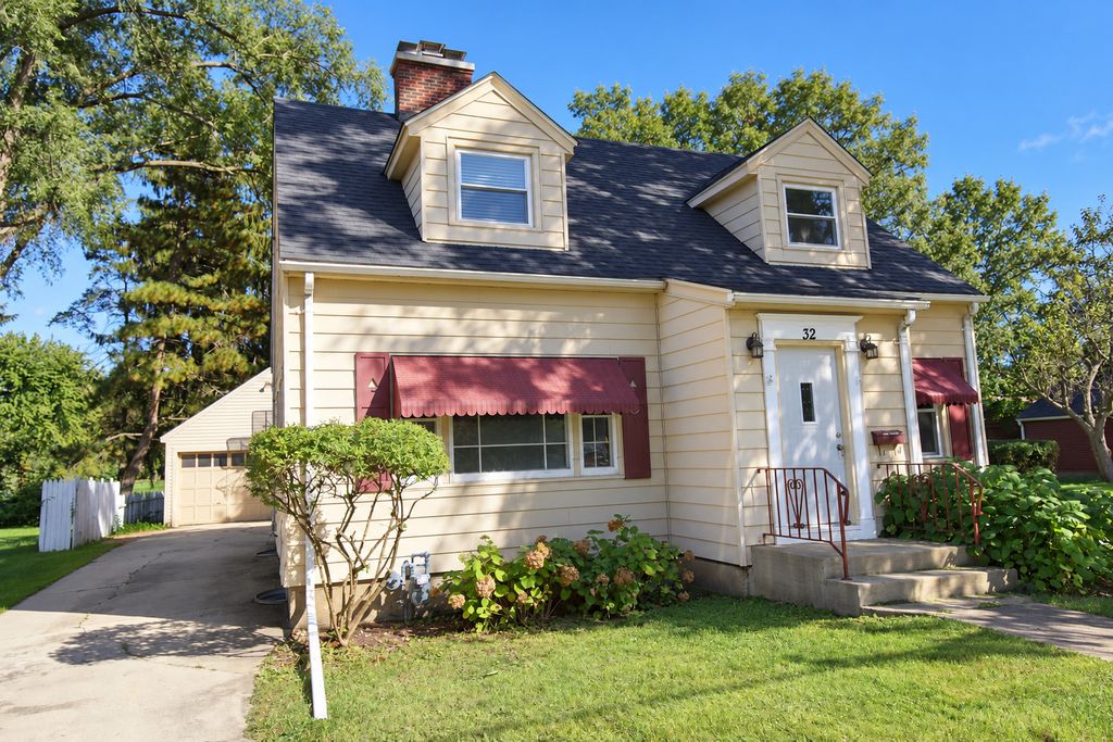 32 S College Street, Batavia, IL 60510