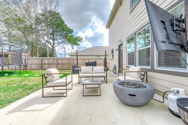 2015 Avenue H, Danbury, TX 77534