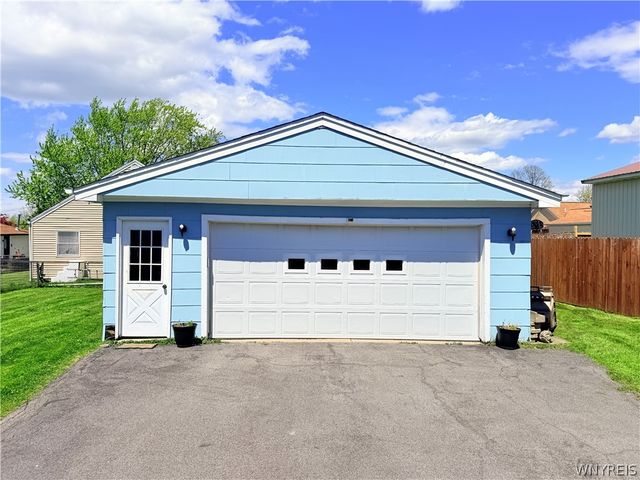 240 Hillside Avenue, Orchard Park, NY 14127