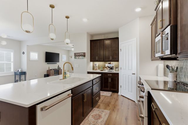 7143 Pepper Tree Cir, Fairview, TN 37062