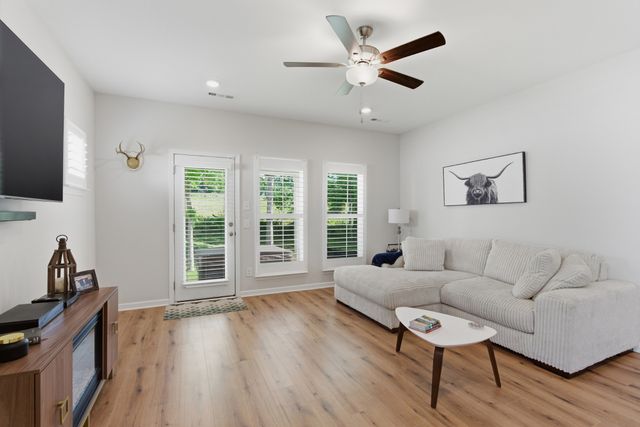 7143 Pepper Tree Cir, Fairview, TN 37062