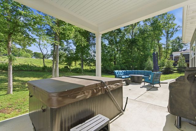 7143 Pepper Tree Cir, Fairview, TN 37062