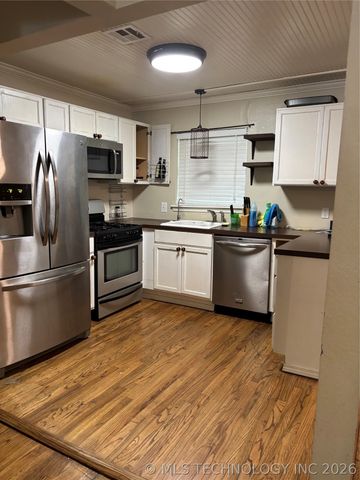 1318 NE 3rd Place, Pryor, OK 74361