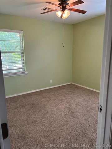 1318 NE 3rd Place, Pryor, OK 74361