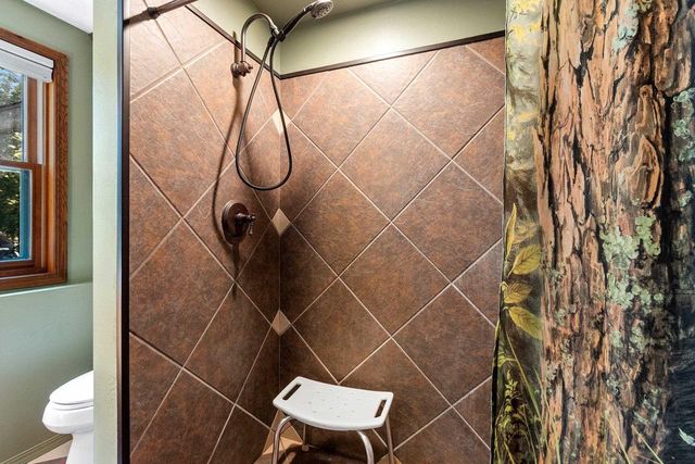 4901 SPIREA ROAD, Oconto, WI 54153