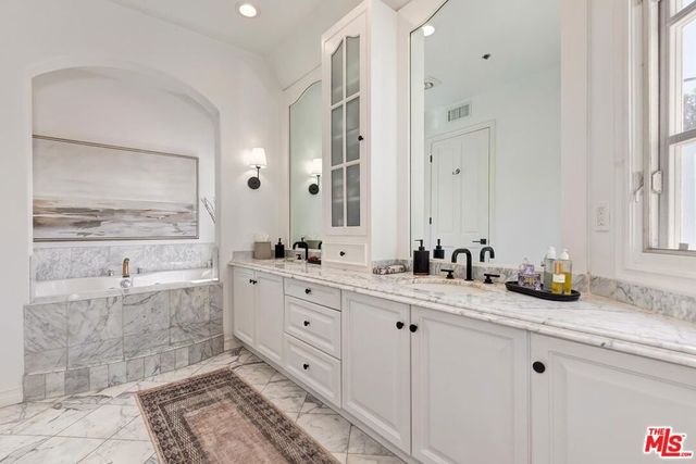 9001 Dayton Way D, Beverly Hills, CA 90211