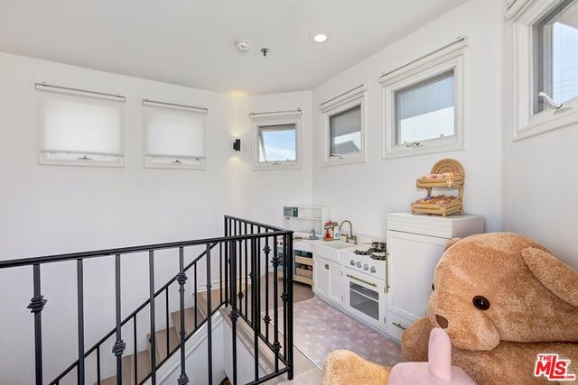9001 Dayton Way D, Beverly Hills, CA 90211