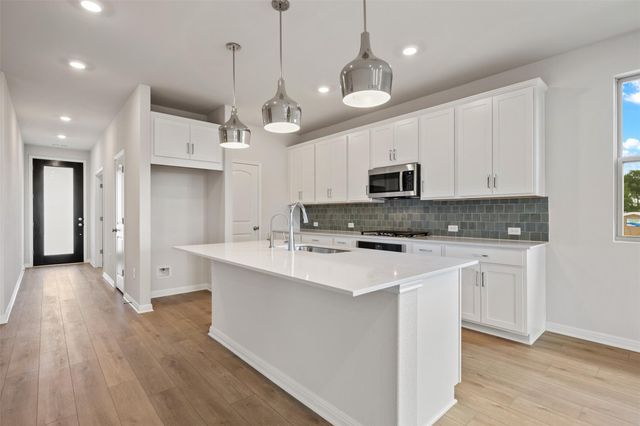 132 Arlington Park LOOP, Hutto, TX 78634