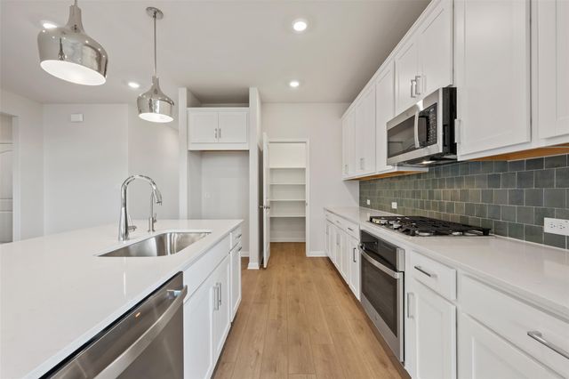 132 Arlington Park LOOP, Hutto, TX 78634