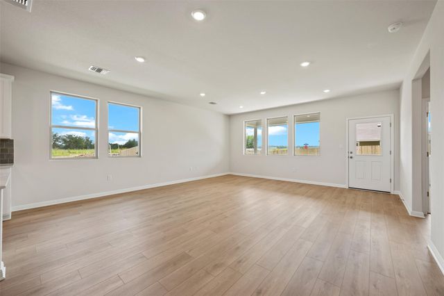 132 Arlington Park LOOP, Hutto, TX 78634