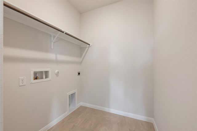 132 Arlington Park LOOP, Hutto, TX 78634