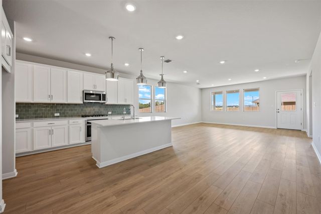 132 Arlington Park LOOP, Hutto, TX 78634