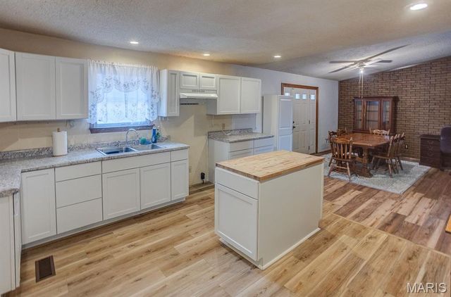 2007 Lynn Street, Cahokia, IL 62206