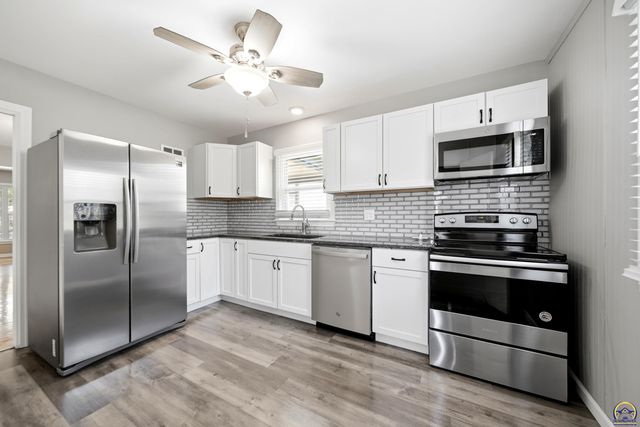 1030 SW Parkview ST, Topeka, KS 66604