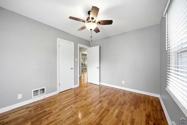 1030 SW Parkview ST, Topeka, KS 66604