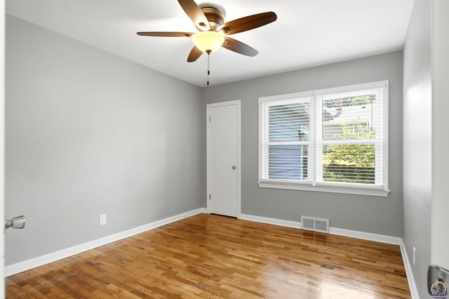 1030 SW Parkview ST, Topeka, KS 66604