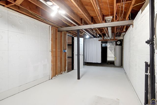 1030 SW Parkview ST, Topeka, KS 66604