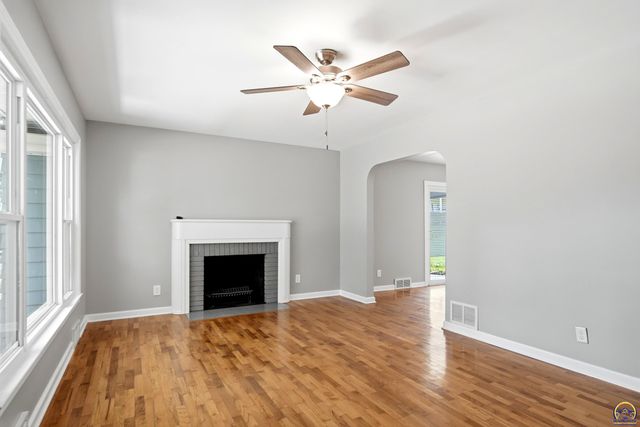 1030 SW Parkview ST, Topeka, KS 66604