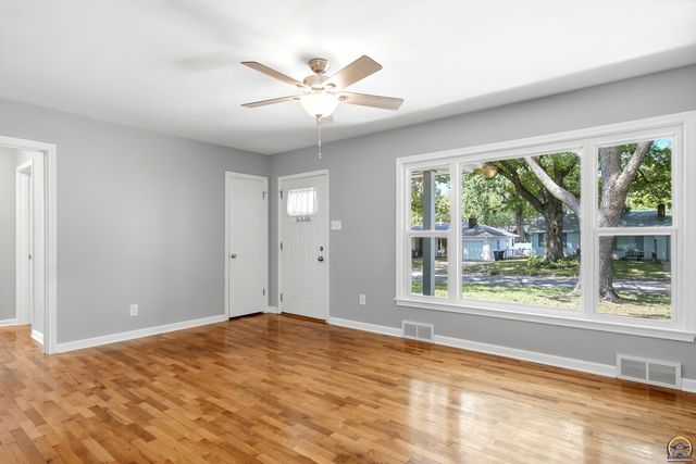 1030 SW Parkview ST, Topeka, KS 66604