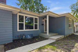 1030 SW Parkview ST, Topeka, KS 66604