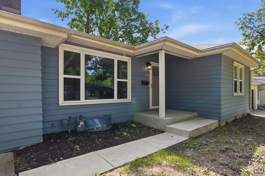 1030 SW Parkview ST, Topeka, KS 66604