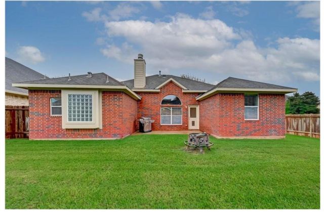 2203 Winchester Lake, Rosenberg, TX 77471