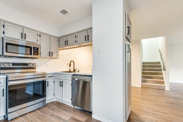 2321 Torrington Drive D, Arlington, TX 76012