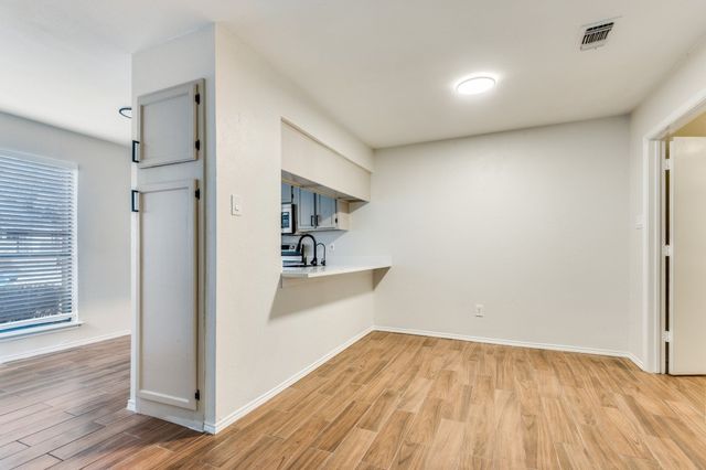 2321 Torrington Drive D, Arlington, TX 76012