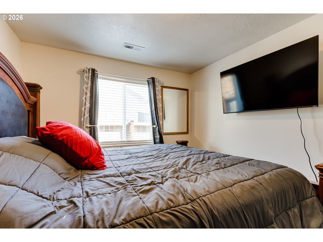 87792 LARK St, Veneta, OR 97487