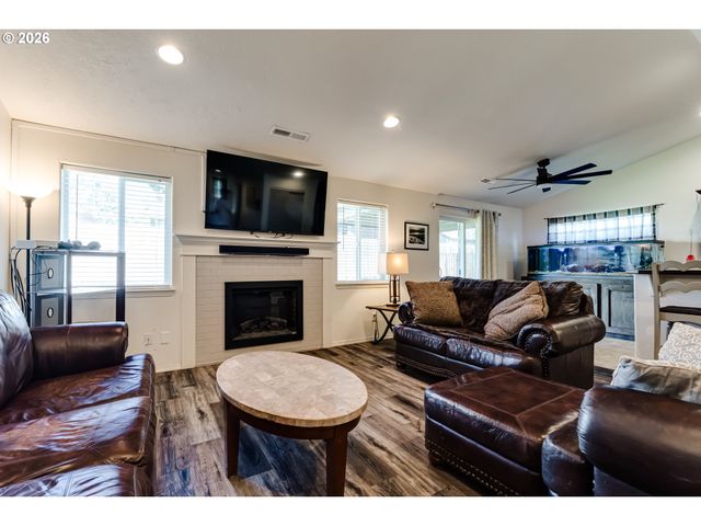 87792 LARK St, Veneta, OR 97487