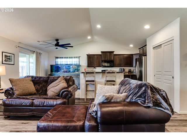87792 LARK St, Veneta, OR 97487