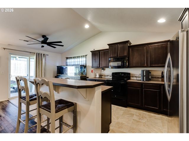 87792 LARK St, Veneta, OR 97487