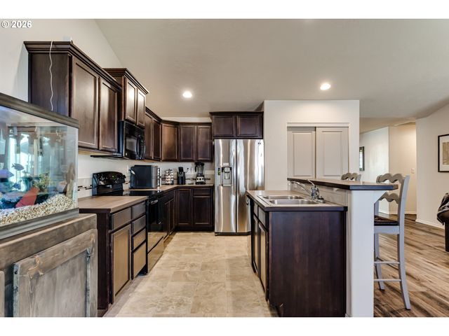 87792 LARK St, Veneta, OR 97487