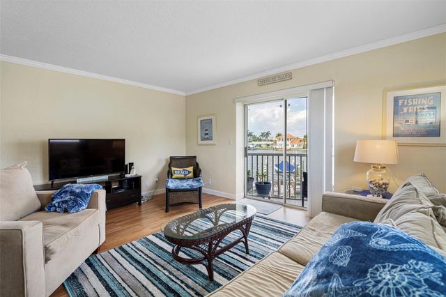 11045 3RD STREET E 6, Treasure Island, FL 33706