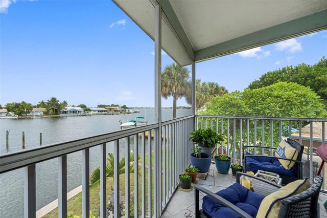 11045 3RD STREET E 6, Treasure Island, FL 33706