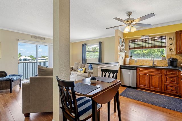 11045 3RD STREET E 6, Treasure Island, FL 33706