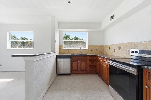 11045 3RD STREET E 6, Treasure Island, FL 33706