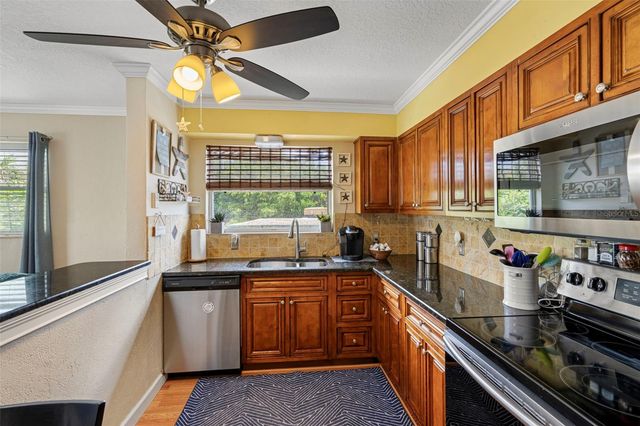 11045 3RD STREET E 6, Treasure Island, FL 33706