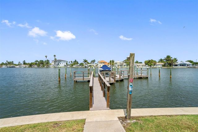 11045 3RD STREET E 6, Treasure Island, FL 33706