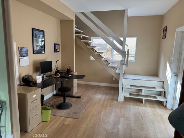 1142 10th, Manhattan Beach, CA 90266